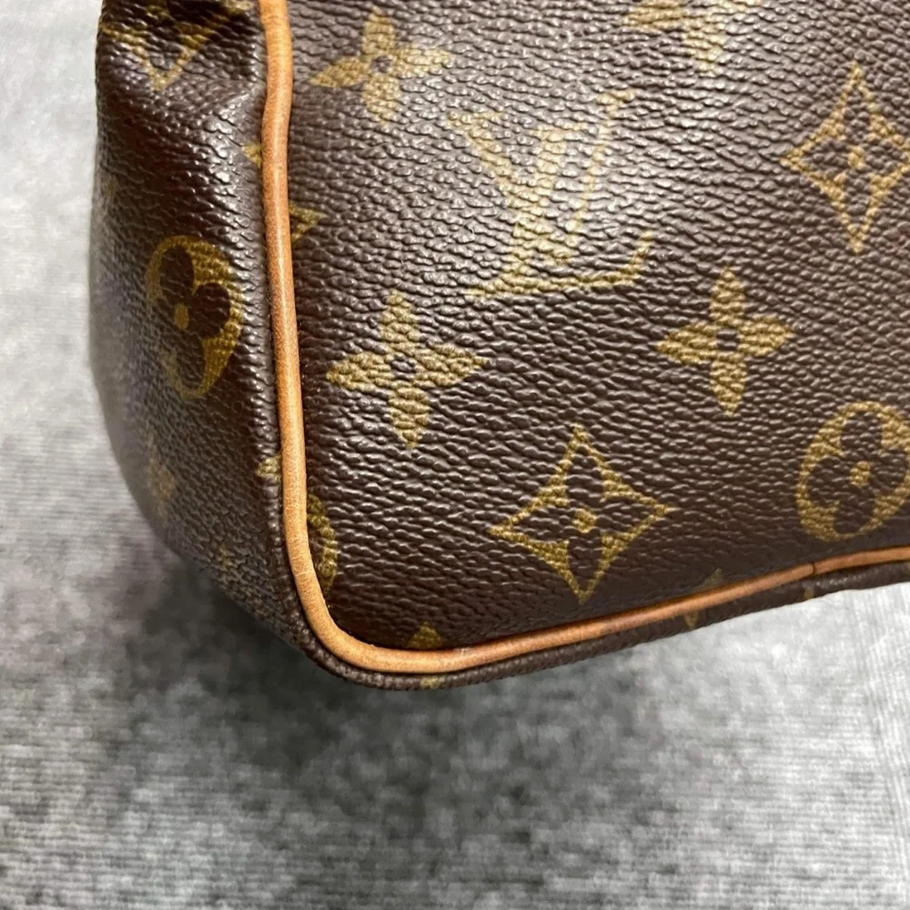 Authentic Louis Vuitton speedy 25 with dust bag, lock, and key - Picture 2 of 14